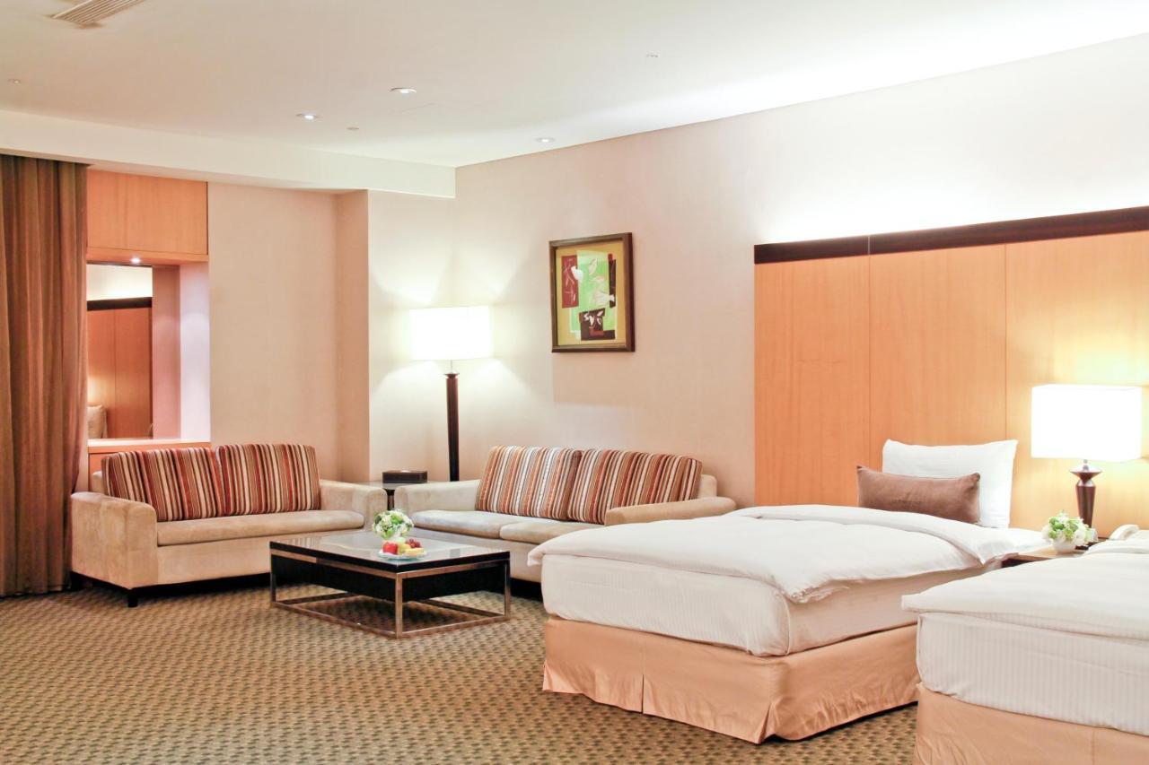 Queena Plaza Hotel Tainan Exterior photo