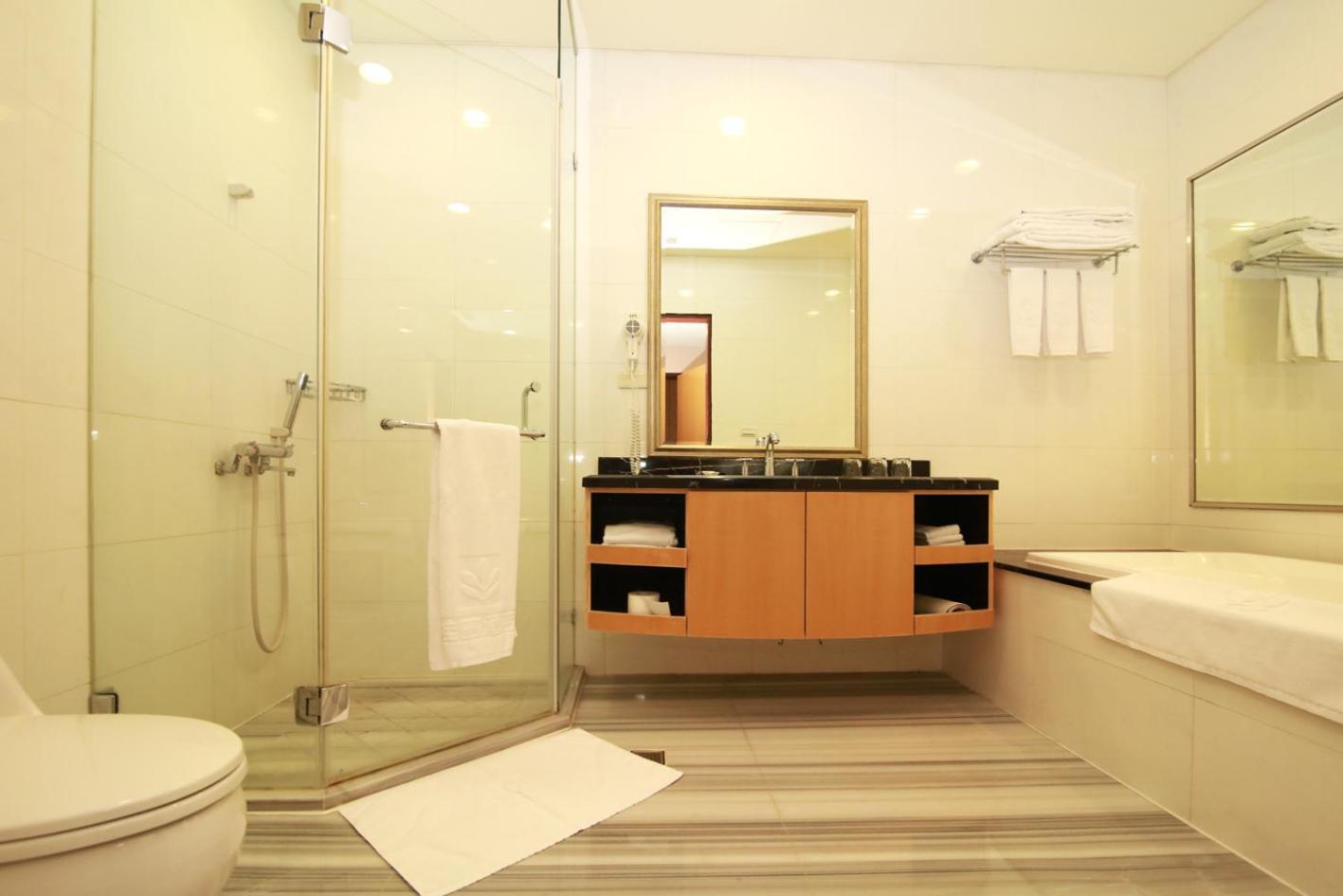 Queena Plaza Hotel Tainan Exterior photo