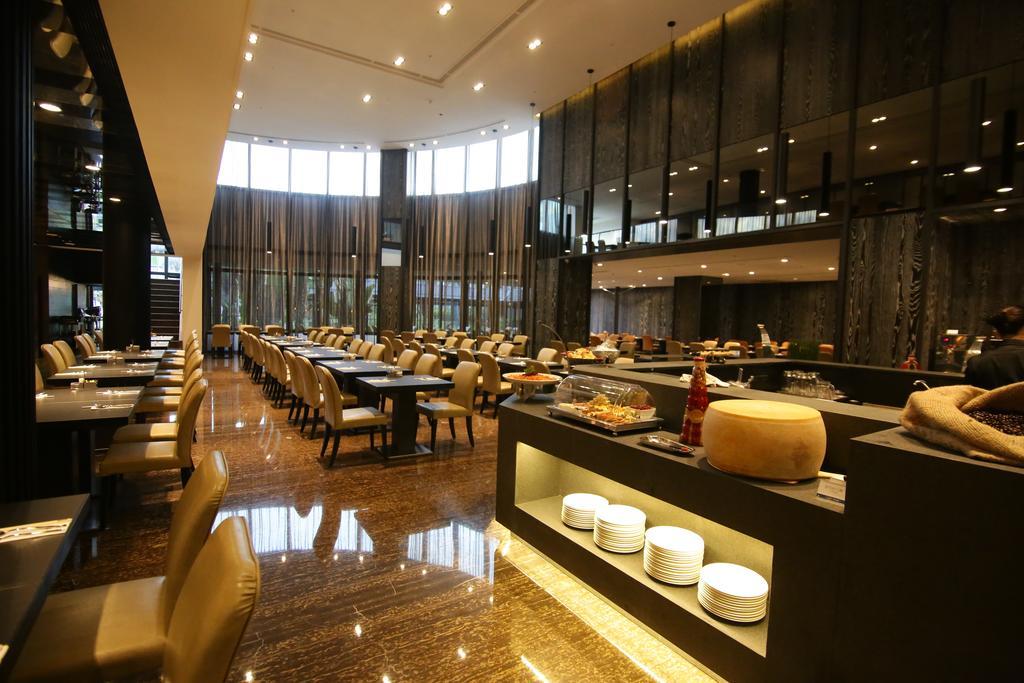 Queena Plaza Hotel Tainan Exterior photo