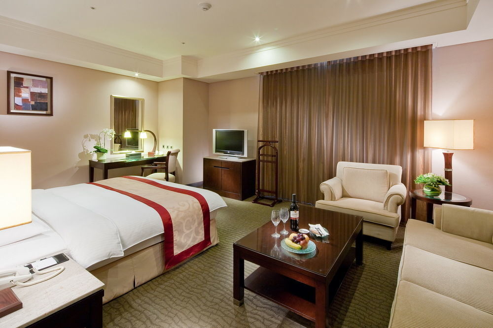 Queena Plaza Hotel Tainan Exterior photo