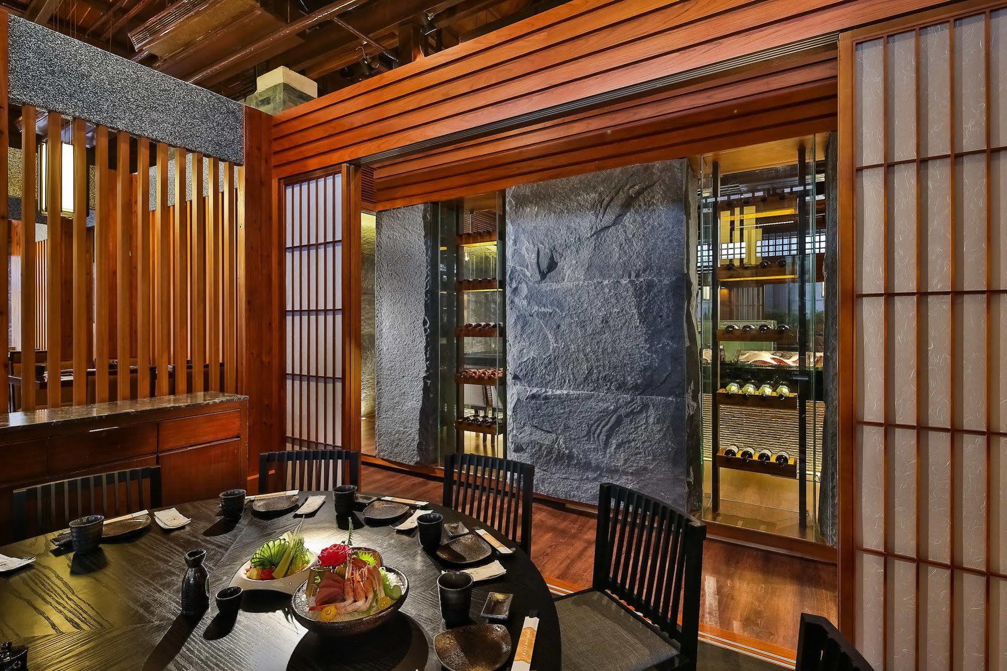 Queena Plaza Hotel Tainan Exterior photo
